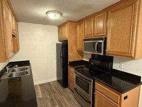 9959 Erma Rd in San Diego, CA - Building Photo - Building Photo