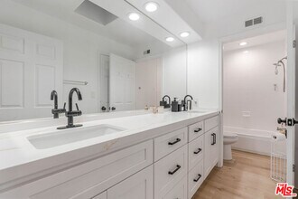 20318 Blythe St in Los Angeles, CA - Building Photo - Building Photo