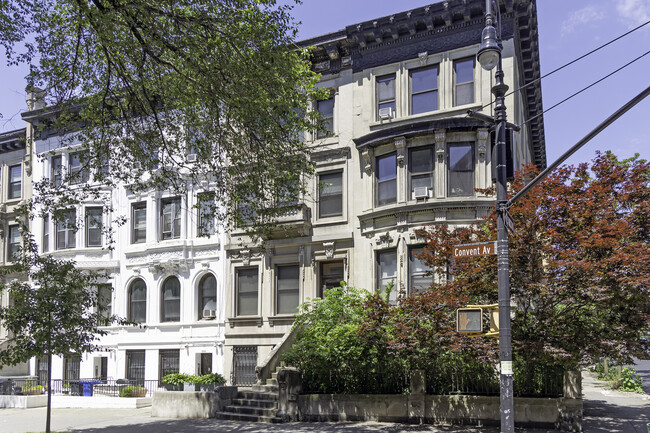 296 Convent Ave in New York, NY - Building Photo - Building Photo