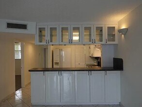 5321 NE 24th Ter, Unit 112a in Fort Lauderdale, FL - Foto de edificio - Building Photo