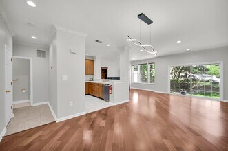 104 Pebble Brook Dr in Clifton, NJ - Building Photo - Building Photo