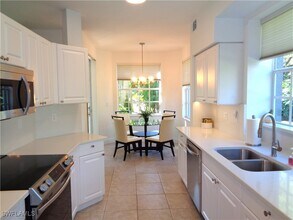 515 Laguna Royale Blvd in Naples, FL - Foto de edificio - Building Photo