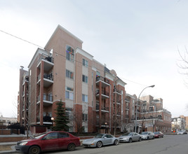 Residences of Mount Royal in Calgary, AB - Building Photo - Building Photo