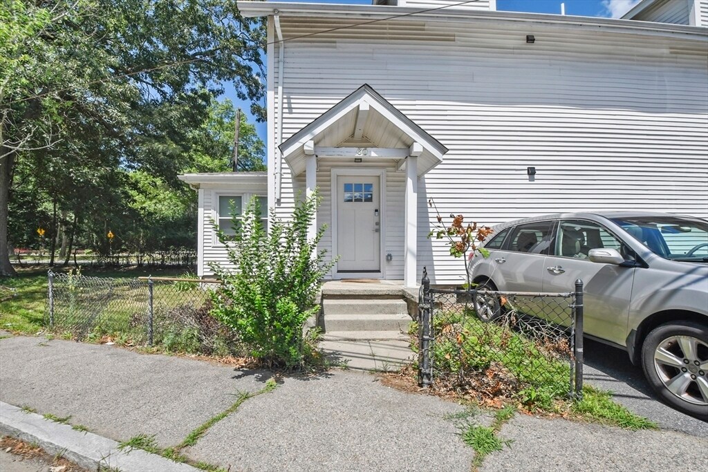 60 Brook Rd in Milton, MA - Building Photo