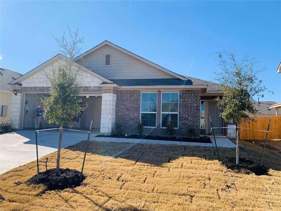 15120 Custis Ln in Austin, TX - Building Photo