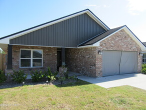 3828 Redbud Wy in Panama City, FL - Building Photo - Building Photo