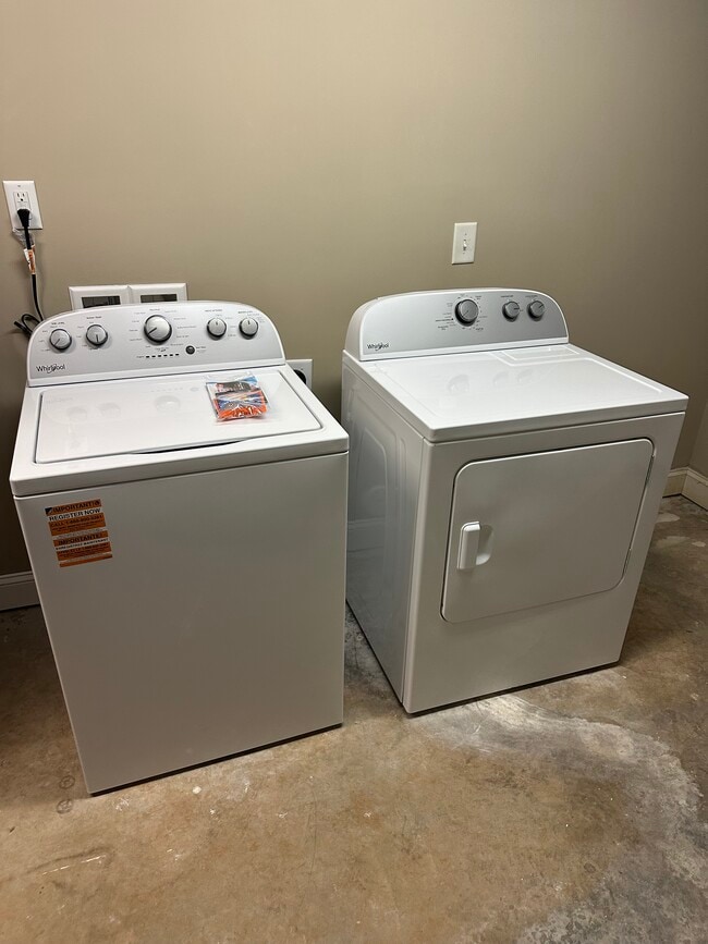 6935 Old Valley School Rd in Kernersville, NC - Building Photo - Building Photo