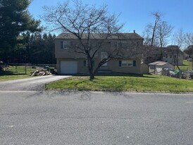 3912 Brookridge Dr in Mechanicsburg, PA - Building Photo