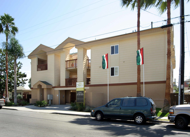 Dahlia Estates in Imperial Beach, CA - Foto de edificio - Building Photo