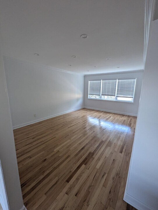 2763 Fish Ave, Unit 3 bd 1.5 bath in Bronx, NY - Building Photo