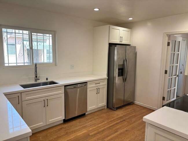 2305 Legion Ave in Oakland, CA - Building Photo - Building Photo