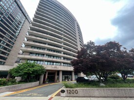 1200 Crystal Dr in Arlington, VA - Building Photo