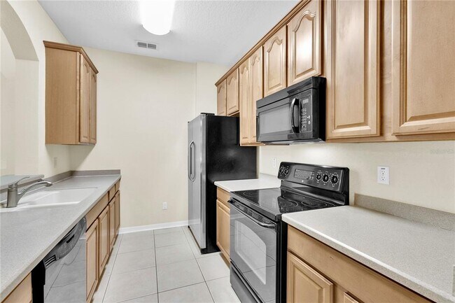 8304 Portofino Dr in Davenport, FL - Building Photo - Building Photo