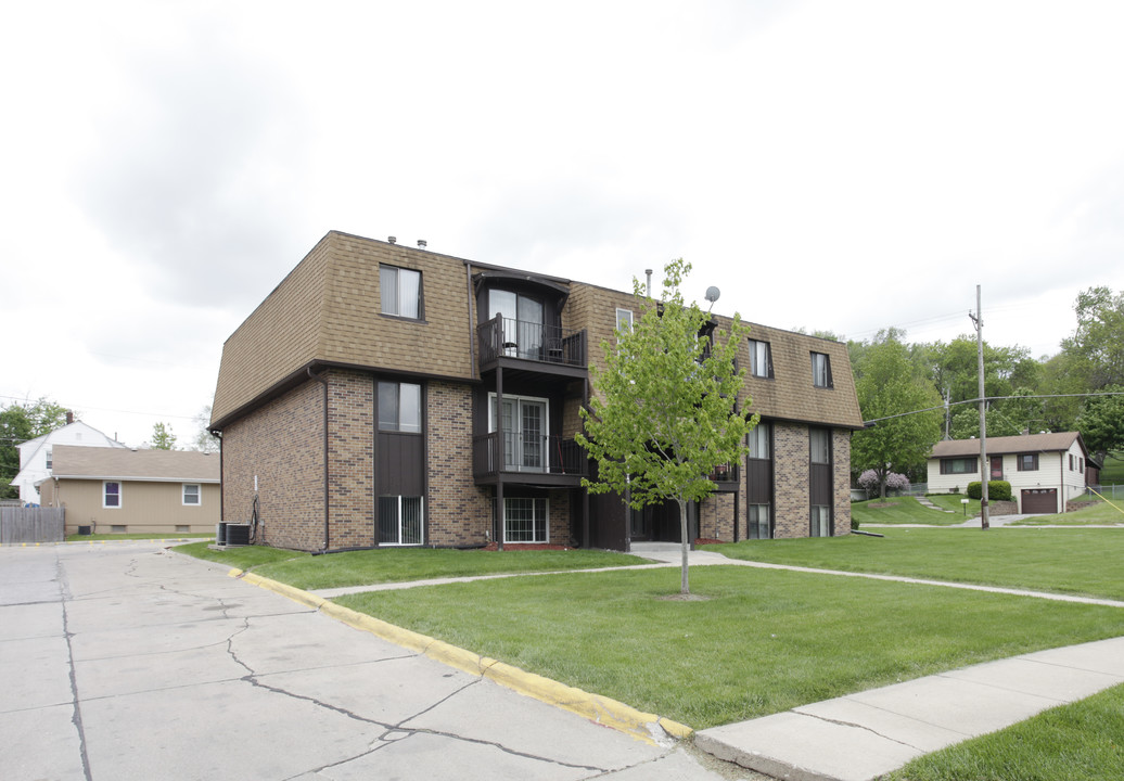 Apple Valley Apartments in Omaha, NE - Building Photo