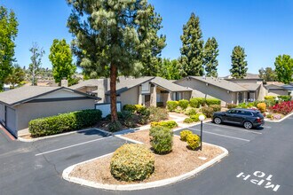 3558 Apple Blossom Way in Oceanside, CA - Foto de edificio - Building Photo