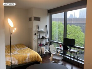 150 Amsterdam Ave in New York, NY - Building Photo - Building Photo