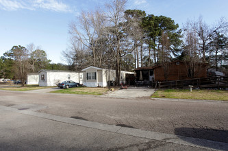 The Gables of Charleston in N. Charleston, SC - Building Photo - Building Photo