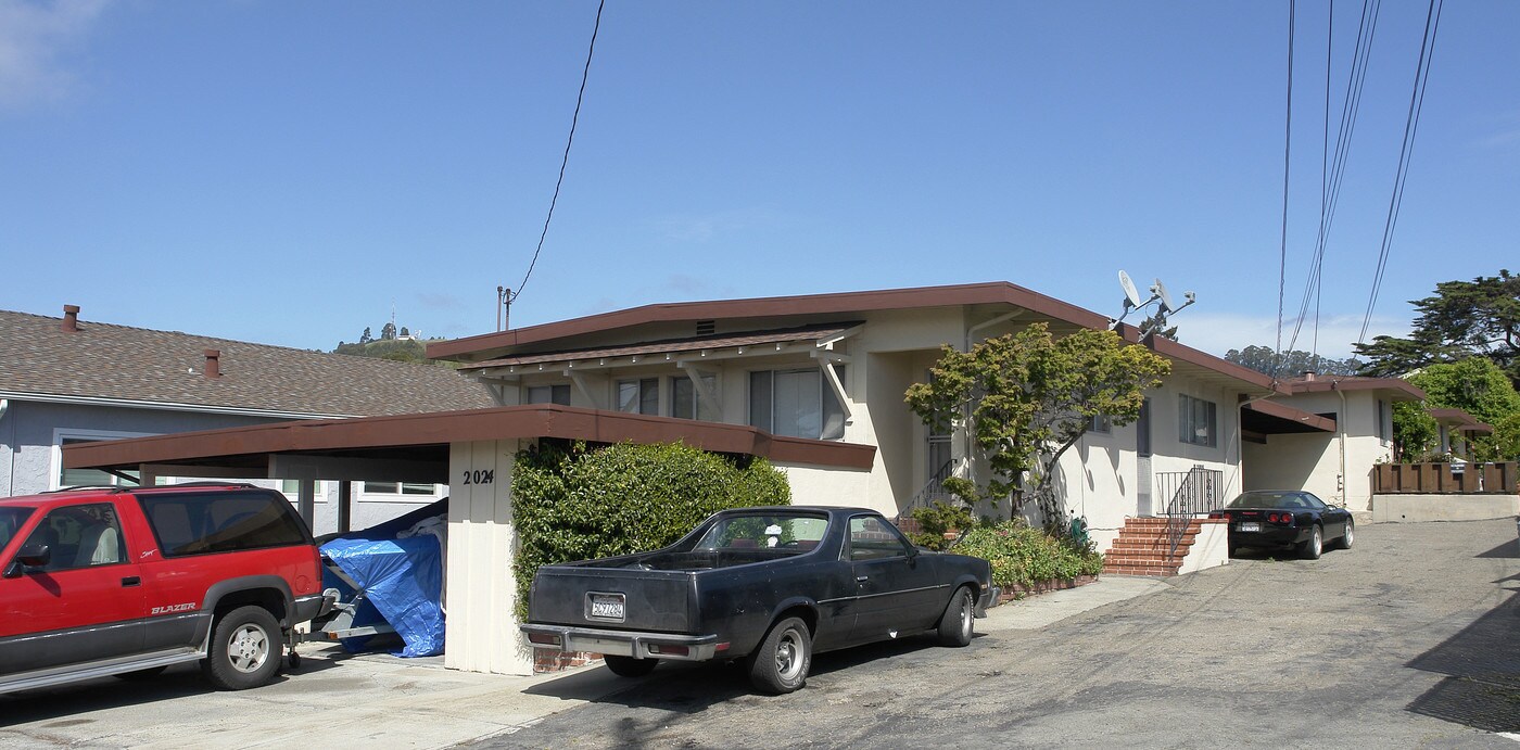 2024 Altamont Rd in San Leandro, CA - Foto de edificio