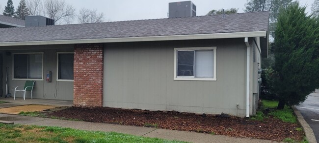 105 Boulder Creek Ct in Redding, CA - Building Photo - Building Photo