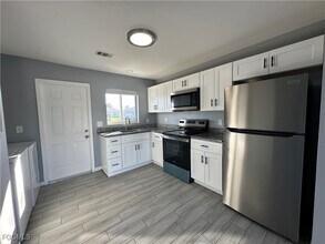 137-139 Gordon Ave S in Lehigh Acres, FL - Building Photo - Building Photo