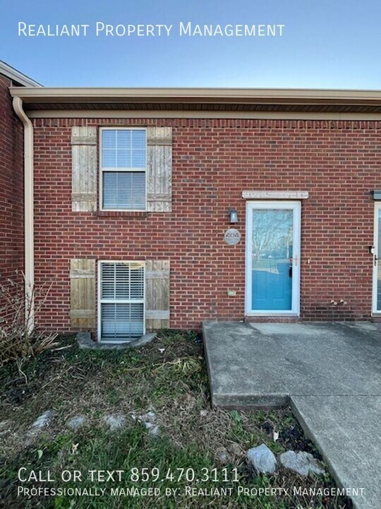 404 Platt Dr in Nicholasville, KY - Building Photo