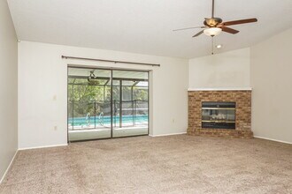 2479 Wood Oak Dr in Sarasota, FL - Foto de edificio - Building Photo