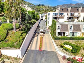 23901 Civic Center Way in Malibu, CA - Building Photo - Building Photo