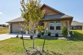 5005 Vine Clf Rd in Mustang, OK - Building Photo - Building Photo