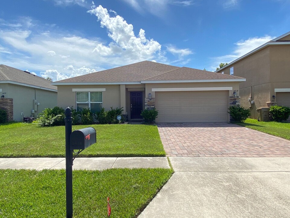 1418 Marsh Meadow Ln in Davenport, FL - Building Photo