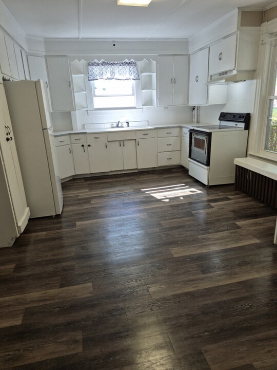 22 Trinity St in Claremont, NH - Building Photo