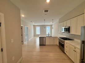 203 Green St, Unit 2 in Boston, MA - Building Photo