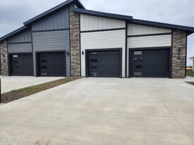 1821 3rd St NW, Unit 1821 in Watertown, SD - Building Photo
