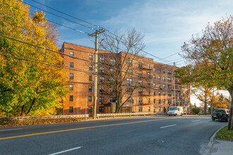 1160 Richmond Rd in Staten Island, NY - Building Photo - Building Photo