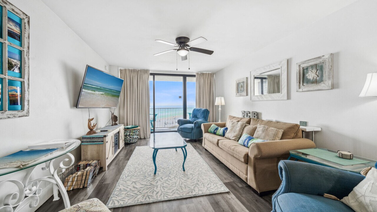 7205 Thomas Dr in Panama City Beach, FL - Building Photo