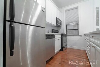 Brooklyn heights 1 bd | 1 ba: Apartments in Brooklyn, NY - Building Photo - Building Photo