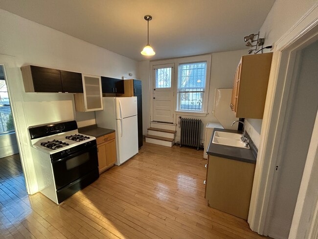 2379 S Howell Ave, Unit 2379 A in Milwaukee, WI - Building Photo - Building Photo