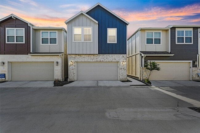 property at 1519 Beach Oak Dr