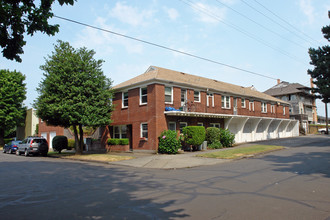 2625-2639 SE Main St in Portland, OR - Building Photo - Building Photo