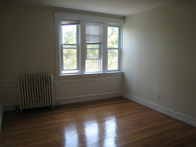 322 Saint PAUL, Unit 5 in Brookline, MA - Building Photo - Building Photo