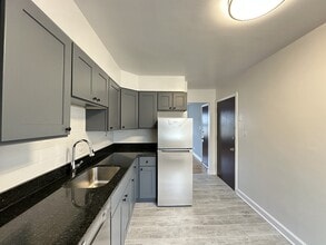 6731 N California Ave, Unit E3 in Chicago, IL - Building Photo - Building Photo