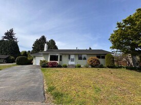 21946 Cliff Pl in Maple Ridge, BC - Building Photo