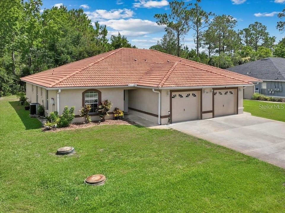 35 Pine Hill Ln in Palm Coast, FL - Building Photo