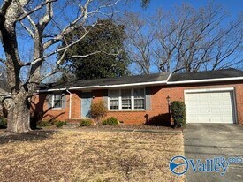 3318 E Helena Dr NW in Huntsville, AL - Building Photo