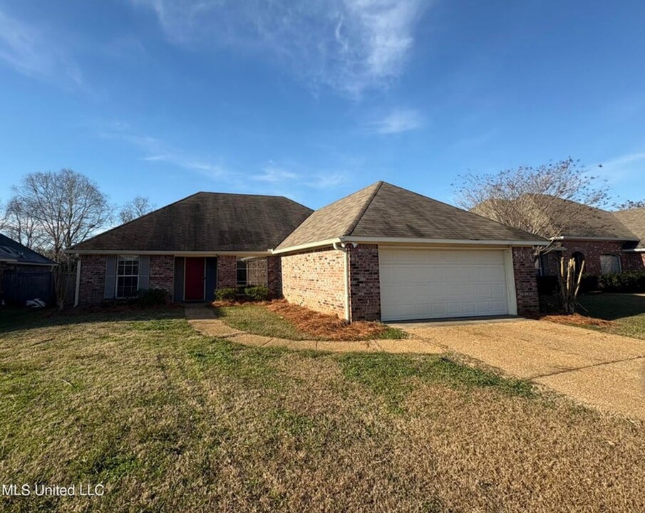 607 Wildberry Dr in Pearl, MS - Building Photo