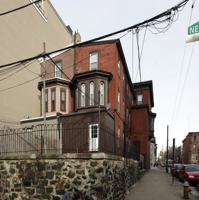 1900 Spring Garden St in Philadelphia, PA - Building Photo - Building Photo