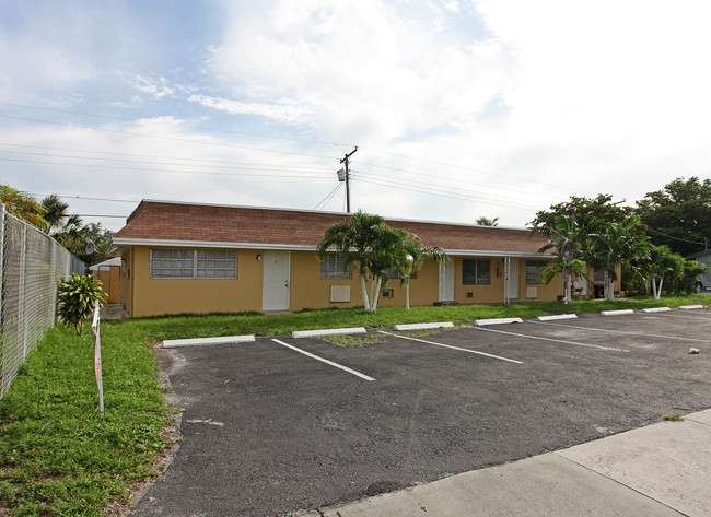 6321 Pembroke Rd in Hollywood, FL - Building Photo - Building Photo