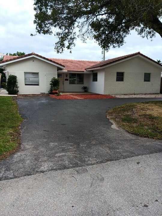 4408 NE 17th Terrace in Oakland Park, FL - Building Photo