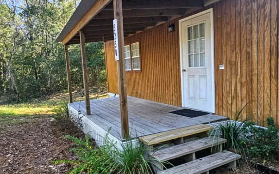 5250 Oakwood Dr in Kountze, TX - Building Photo