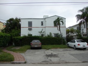 2830 Pine Tree Dr in Miami Beach, FL - Building Photo - Building Photo