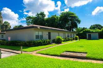 9305 Sunrise Dr in West Palm Beach, FL - Building Photo - Building Photo